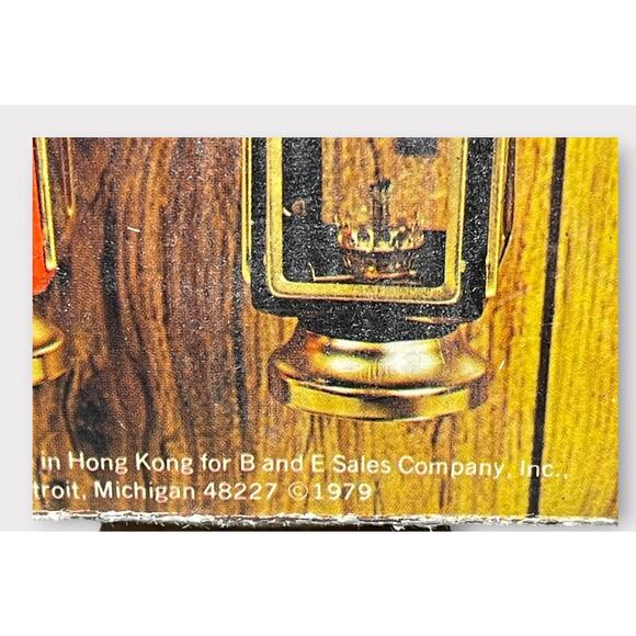 1979 Red & Brass Kerosene Lantern Indoor Outdoor NOS Holiday Christmas Décor - Picture 5 of 13